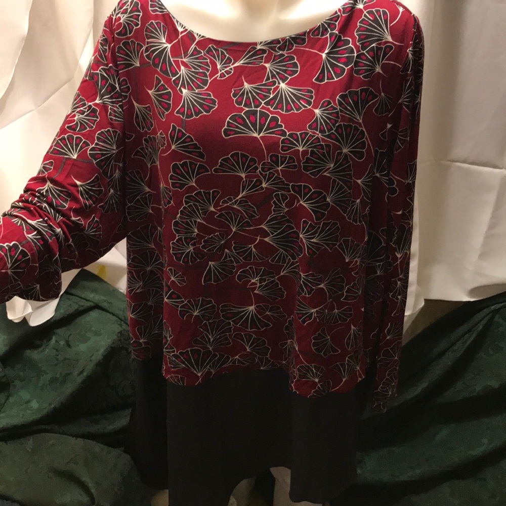NWT Sz 3x context print top maroon/black by context